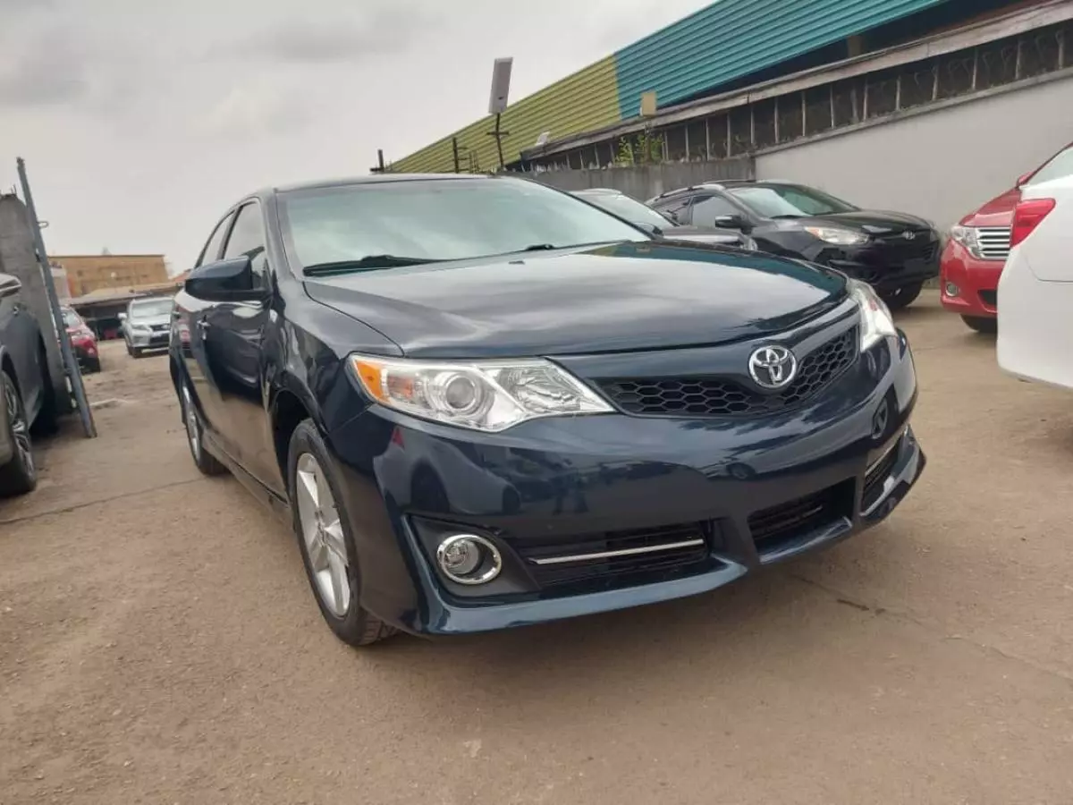 Toyota Camry   - 2014