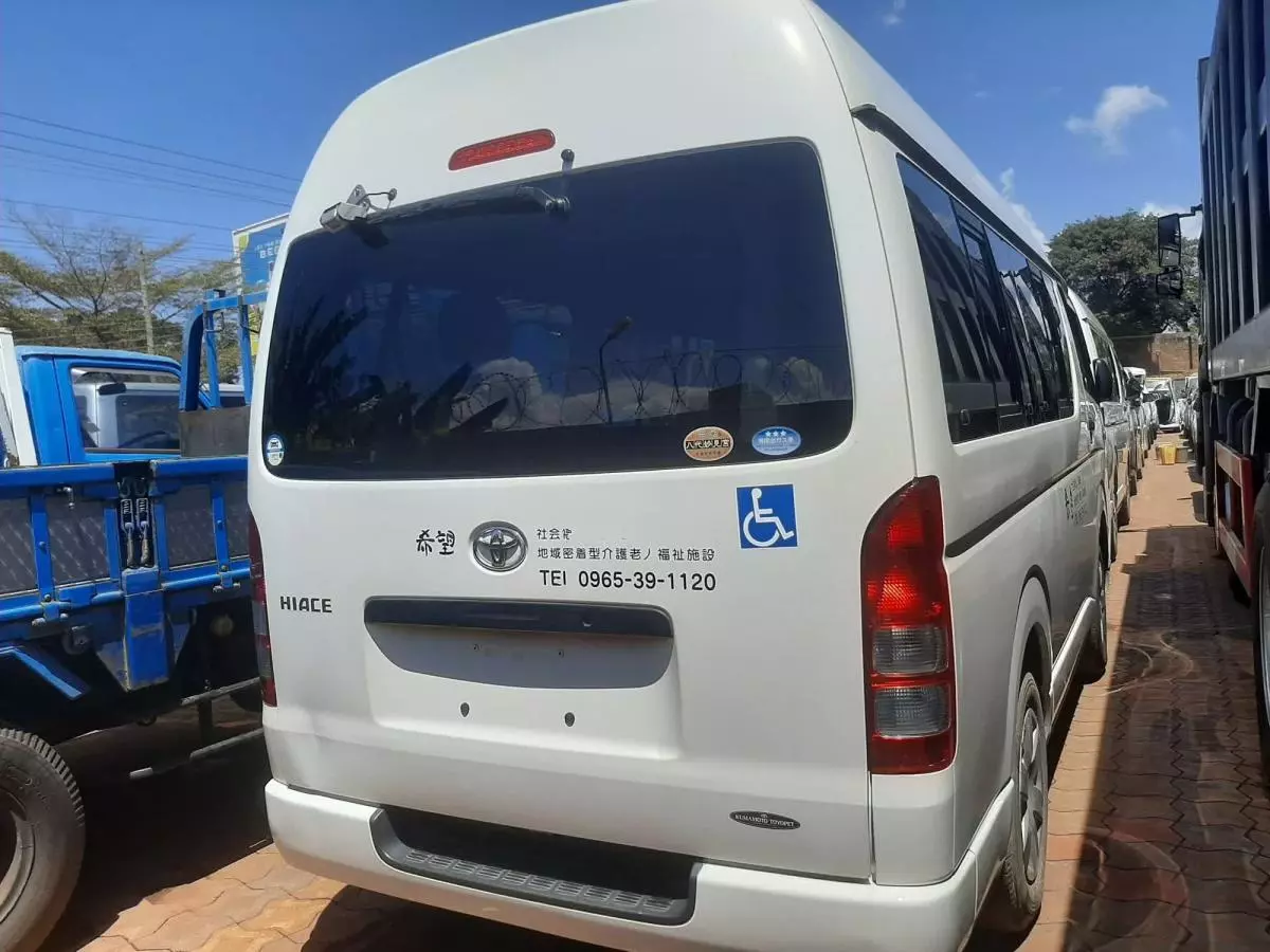 Toyota Hiace   - 2010