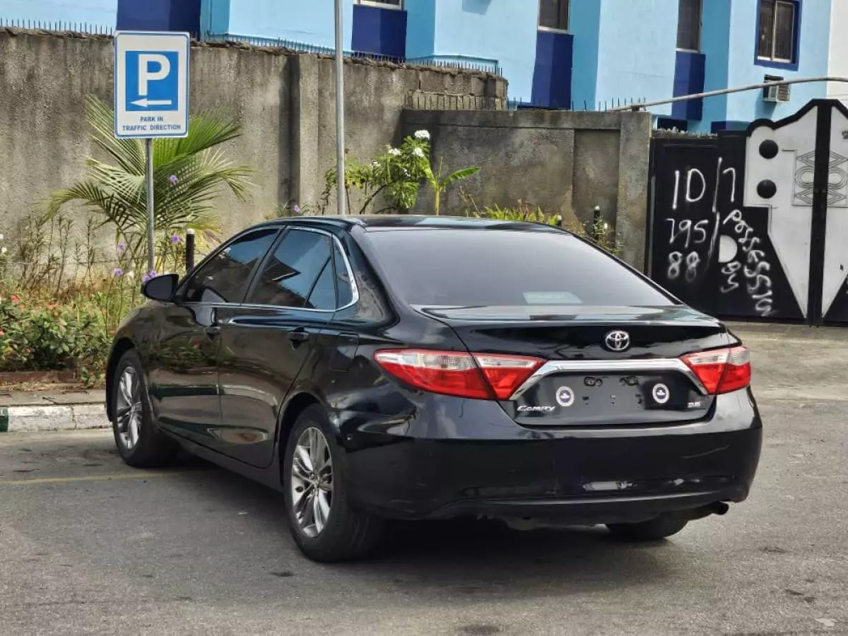 Toyota Camry   - 2016