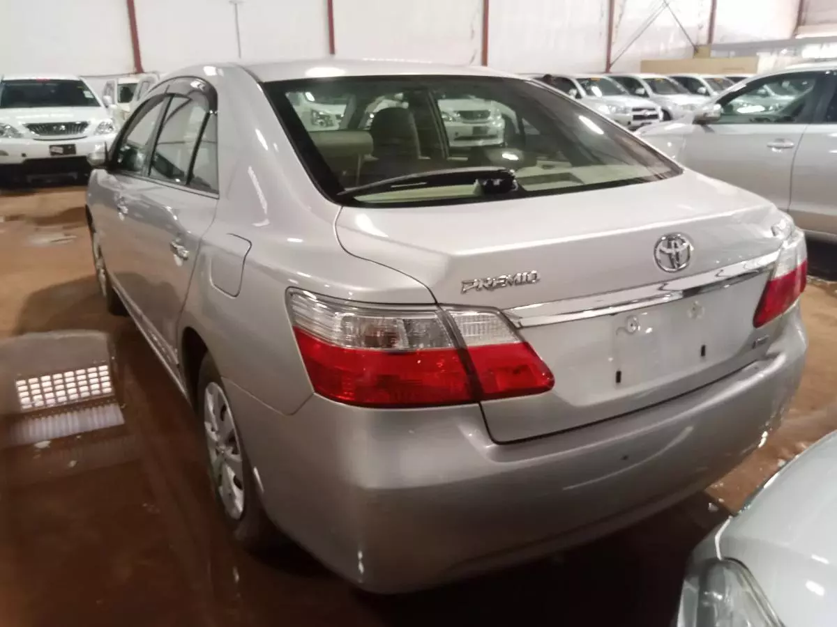 Toyota Premio    - 2009