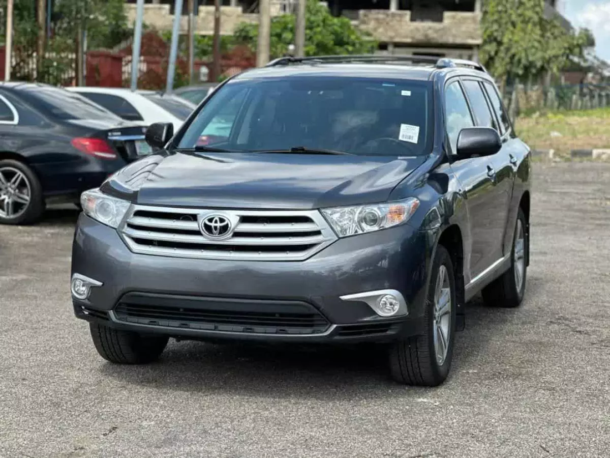 Toyota Highlander   - 2014