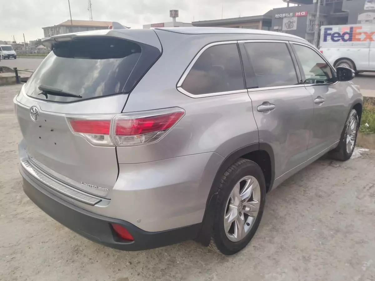 Toyota Highlander   - 2015