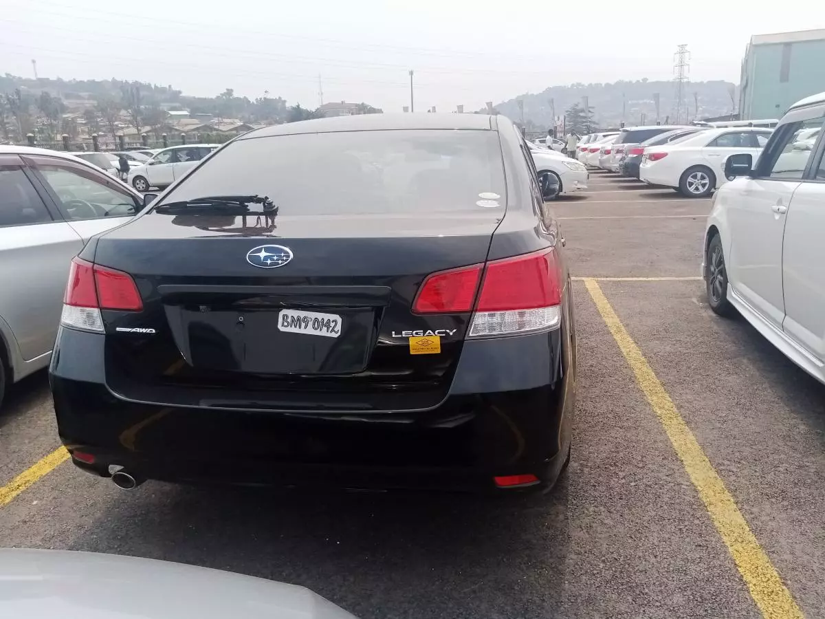 Subaru Legacy   - 2011