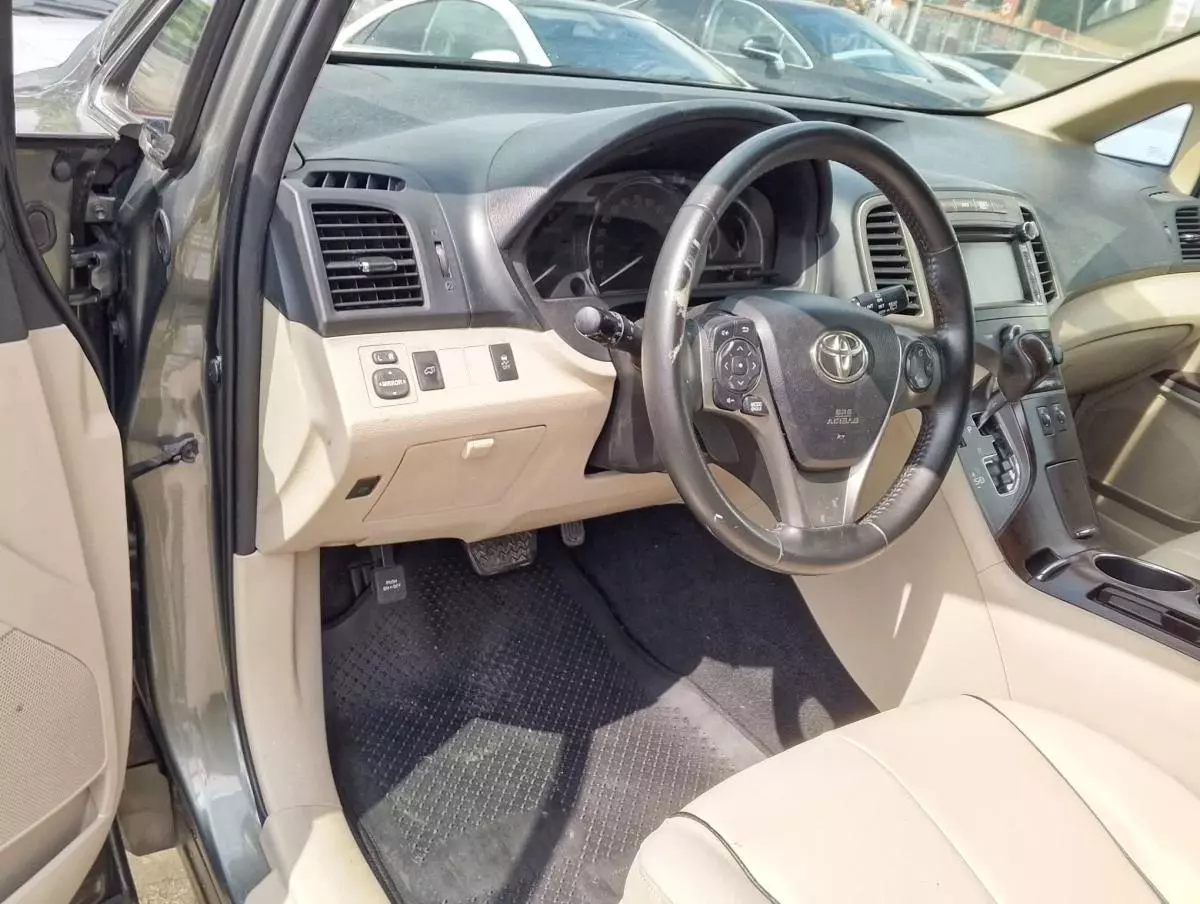 Toyota Venza   - 2013