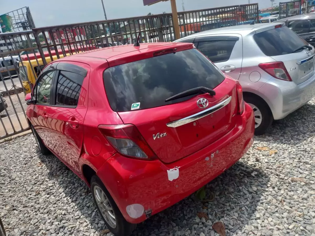 Toyota Vitz   - 2012