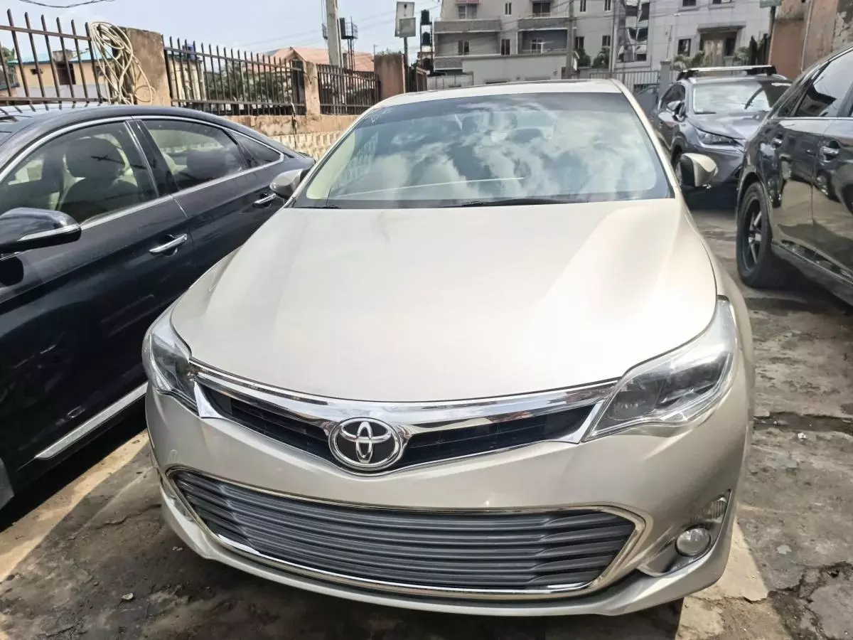 Toyota Avalon   - 2013