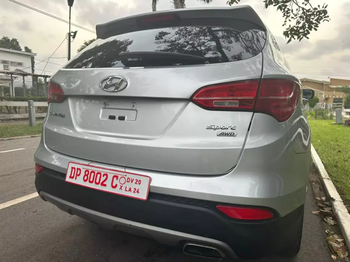 Hyundai Santa Fe   - 2016