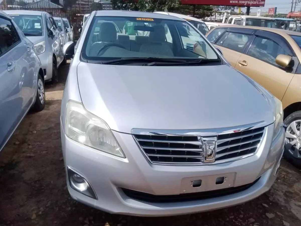 Toyota Premio    - 2012