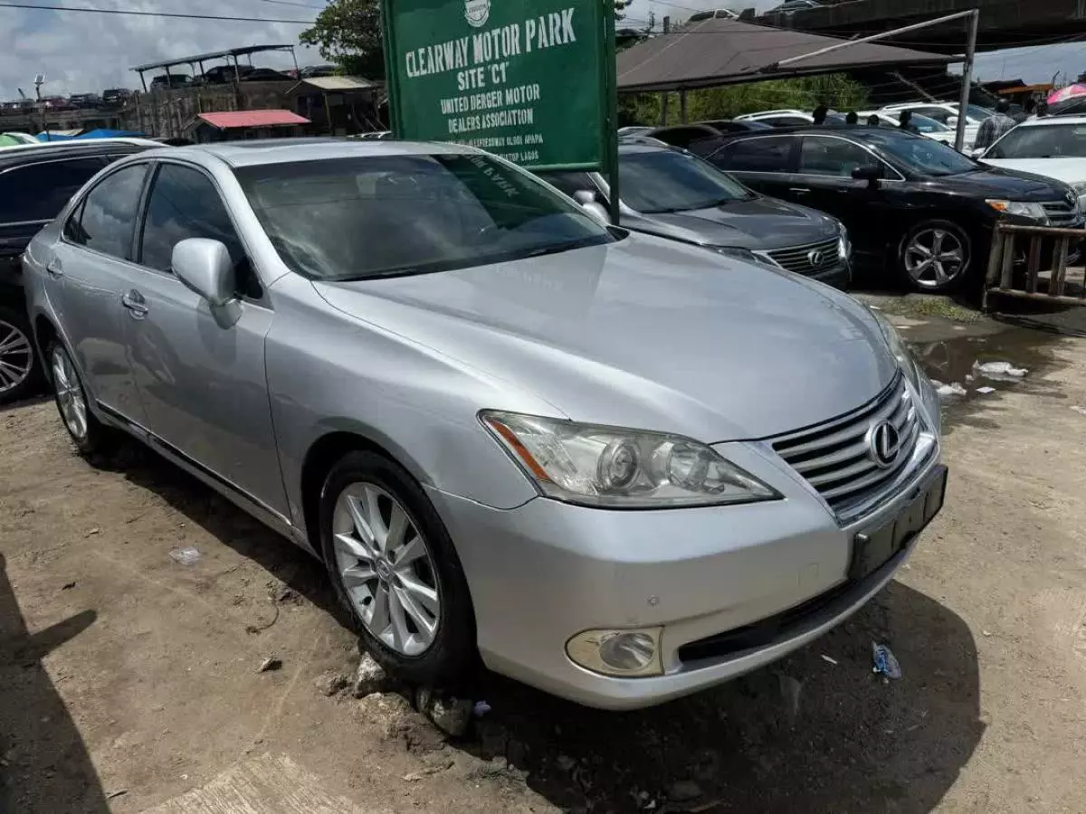 Lexus ES 350   - 2010