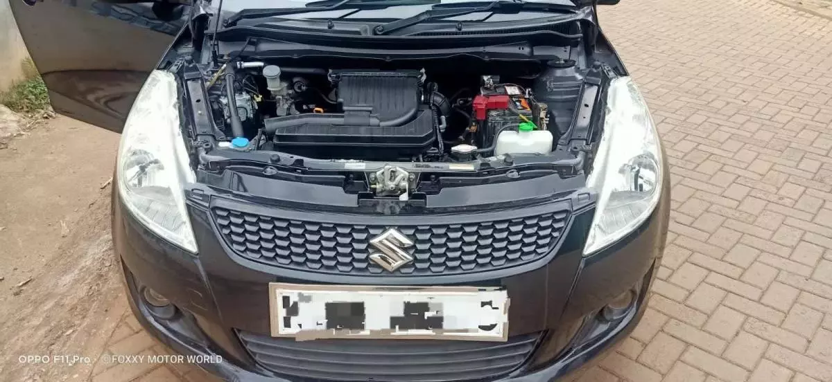 SUZUKI Swift GLX - 2013