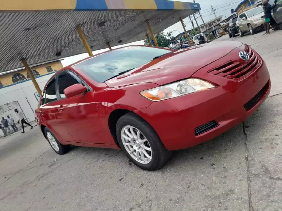 Toyota Camry   - 2009