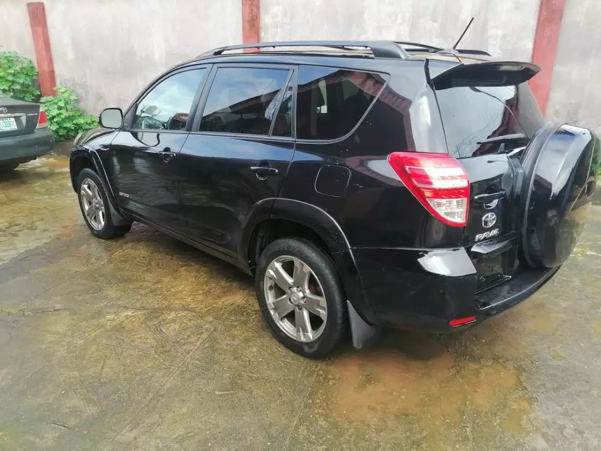 Toyota RAV 4   - 2012