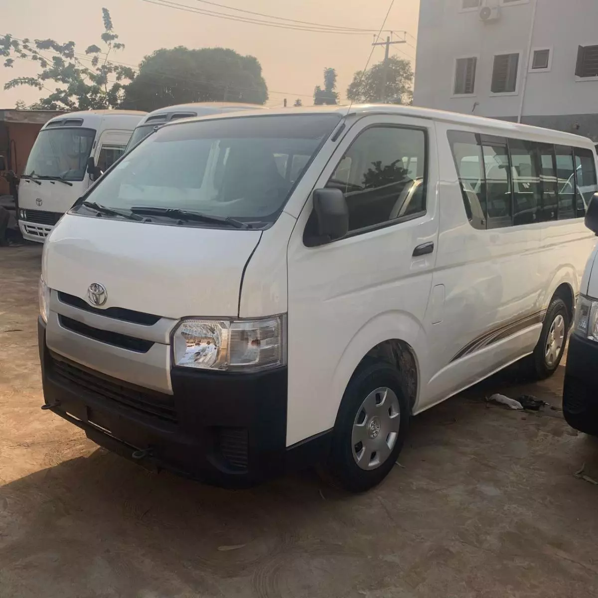 Toyota Hiace   - 2013