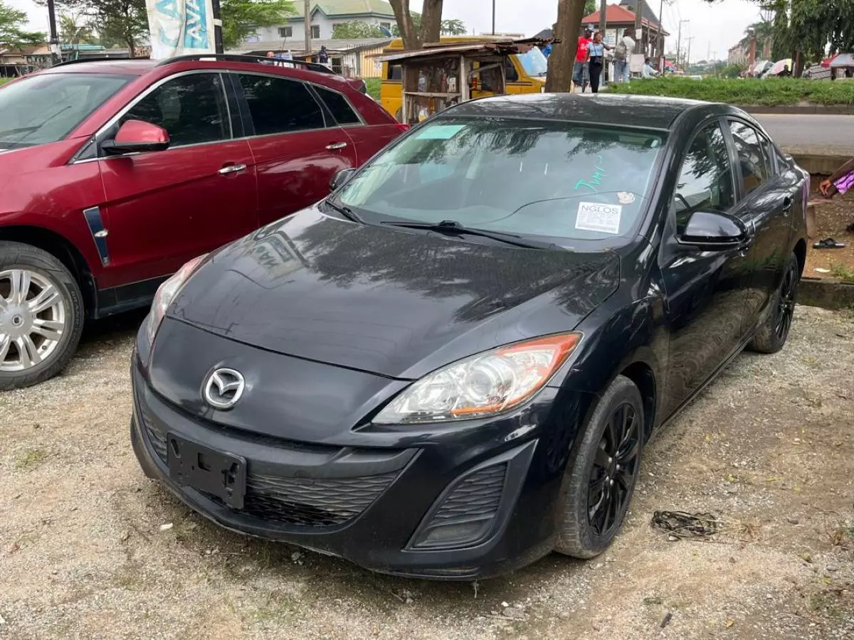 Mazda 3   - 2011