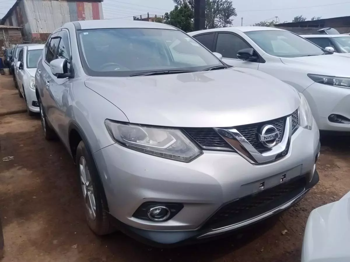 Nissan X-Trail   - 2015