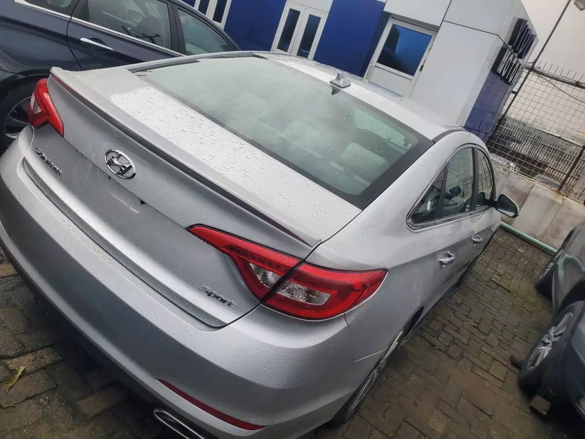 Hyundai Sonata   - 2016