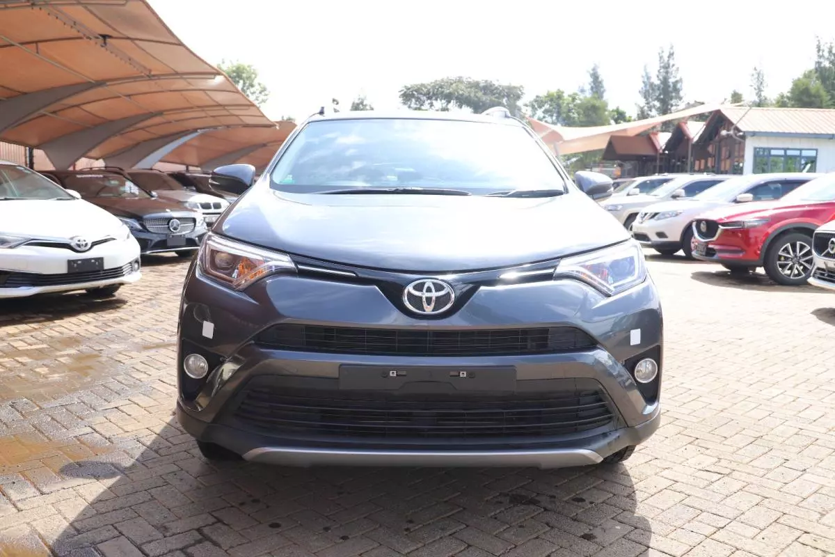 Toyota RAV 4   - 2017