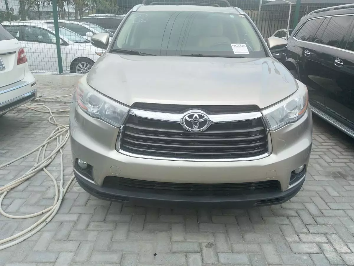 Toyota Highlander   - 2016