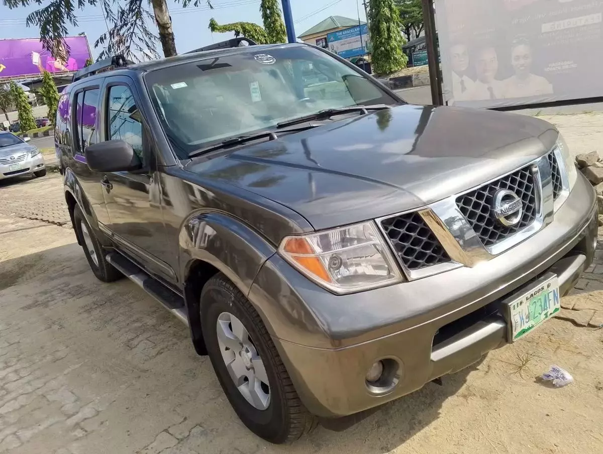 Nissan Pathfinder   - 2005