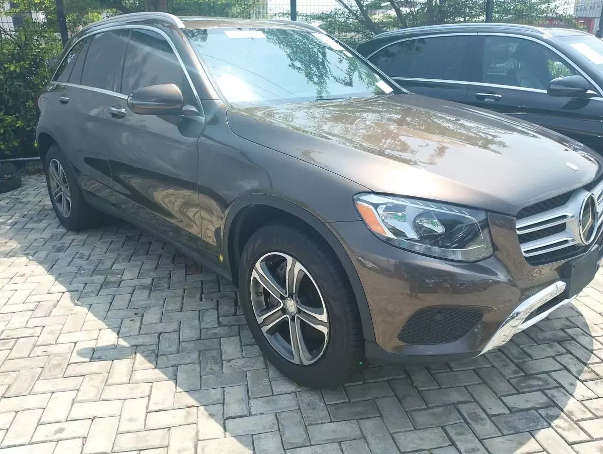 Mercedes-Benz GLC 300   - 2017