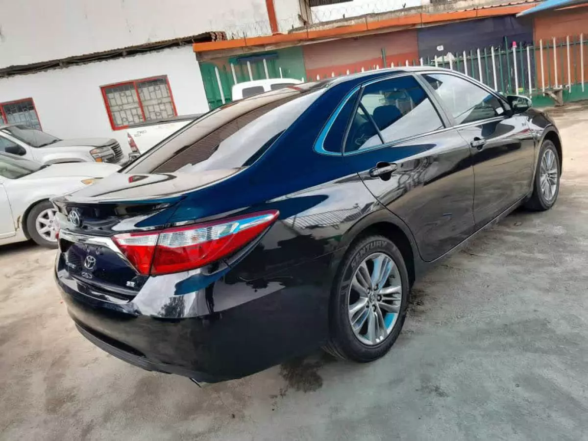 Toyota Camry   - 2016