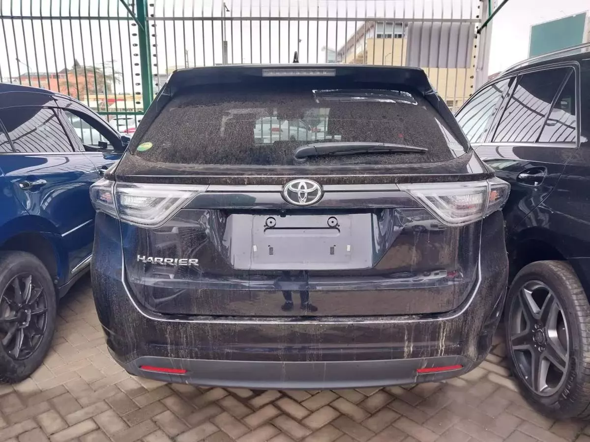 Toyota Harrier   - 2017