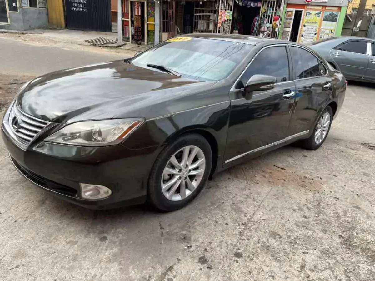 Lexus ES 350   - 2010