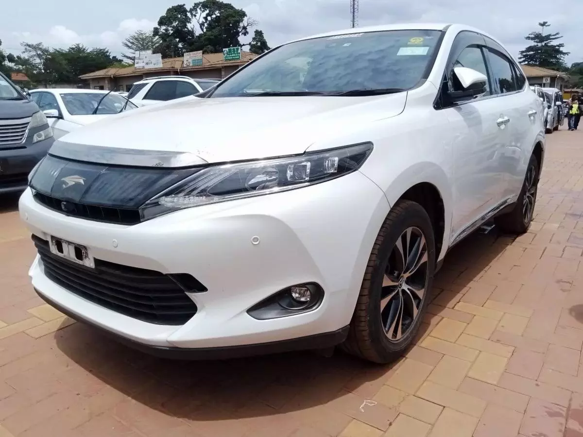 Toyota Harrier   - 2016