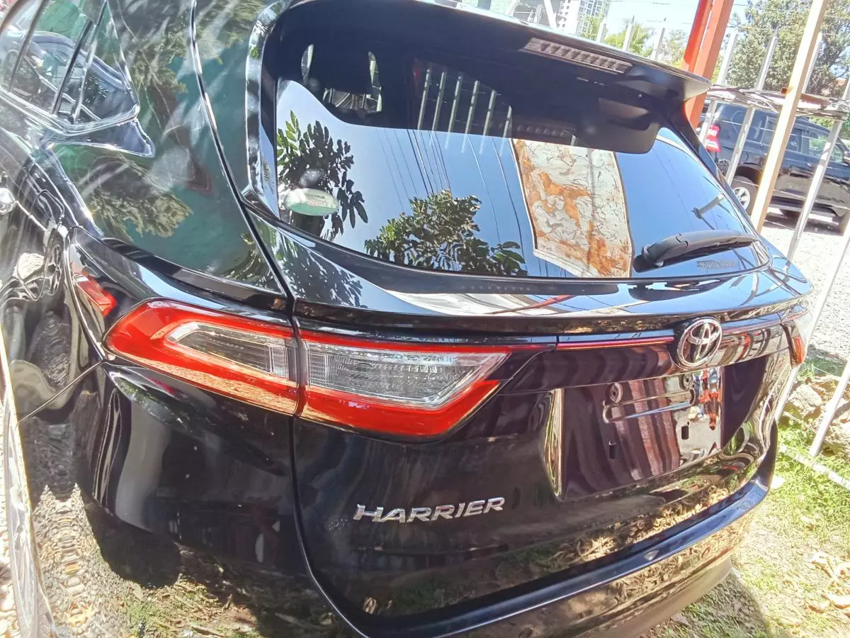 Toyota Harrier   - 2018