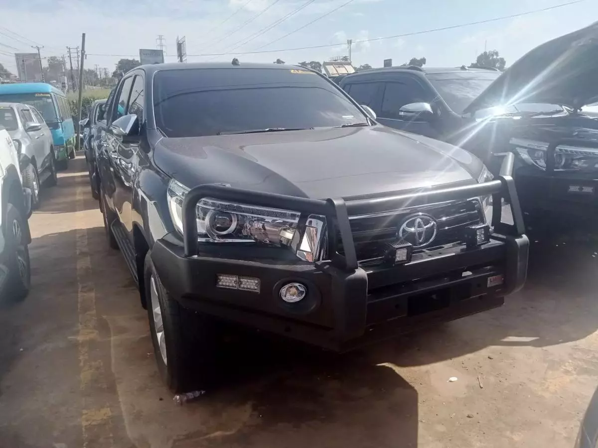 Toyota Hilux   - 2019