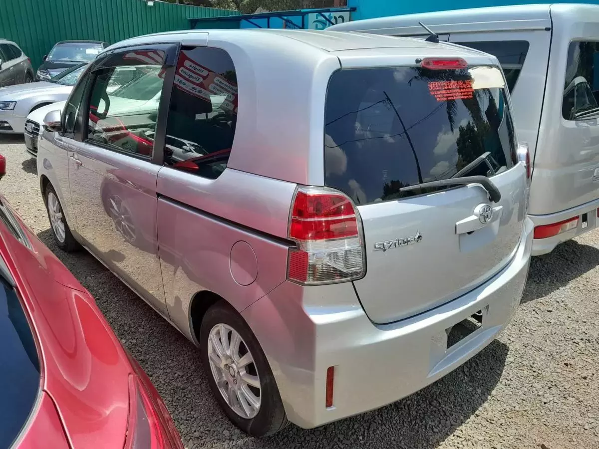 Toyota Spade  - 2016
