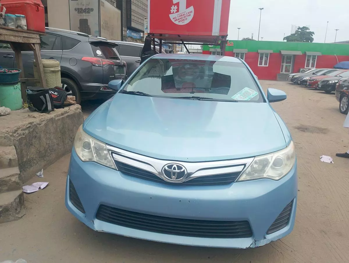 Toyota Camry   - 2014