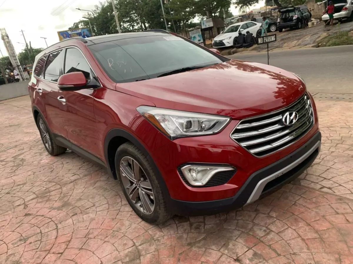 Hyundai Santa Fe   - 2013