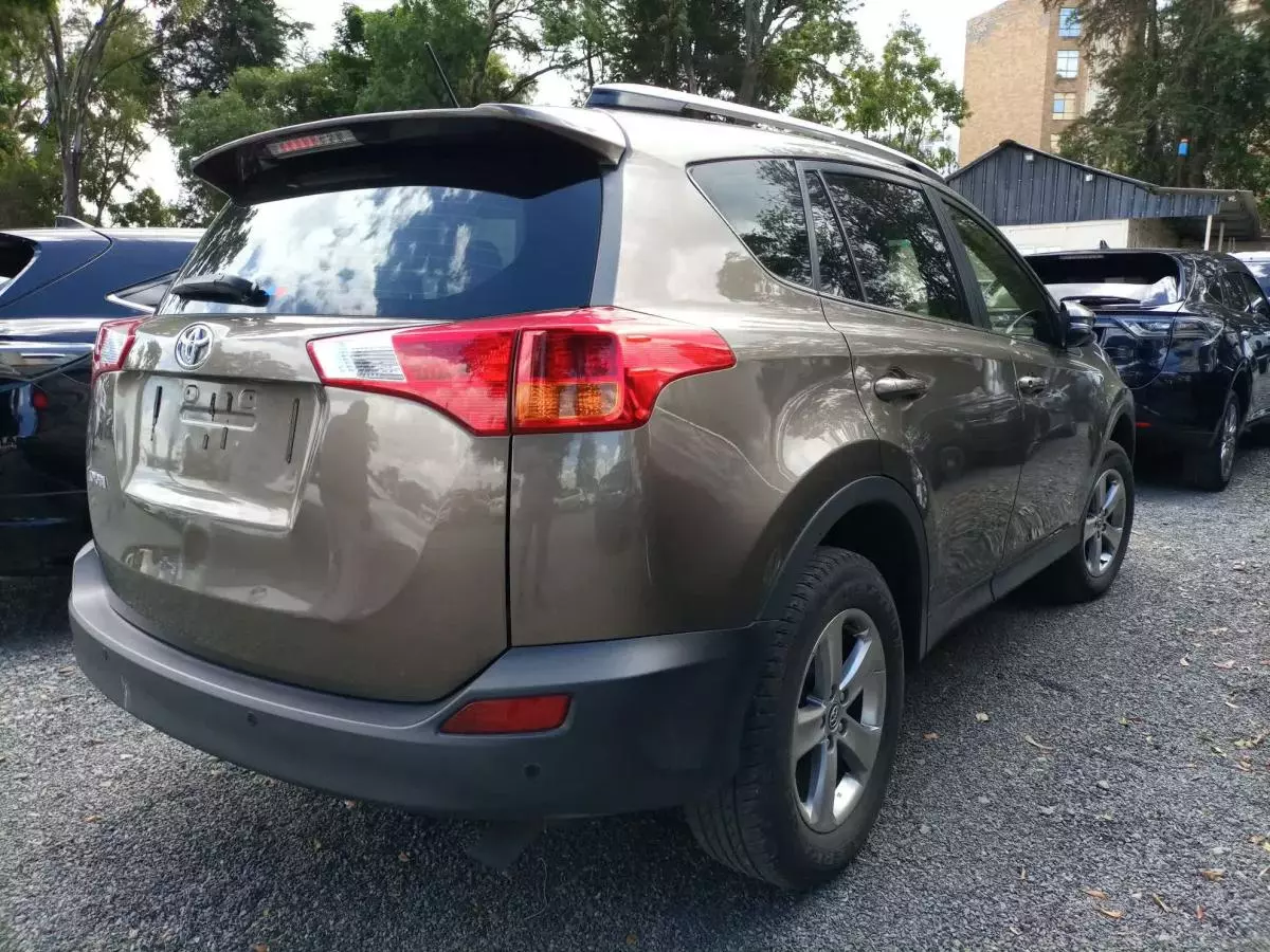 Toyota RAV 4 - 2015