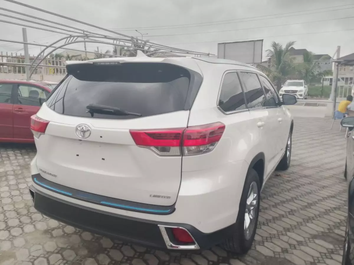 Toyota Highlander   - 2019