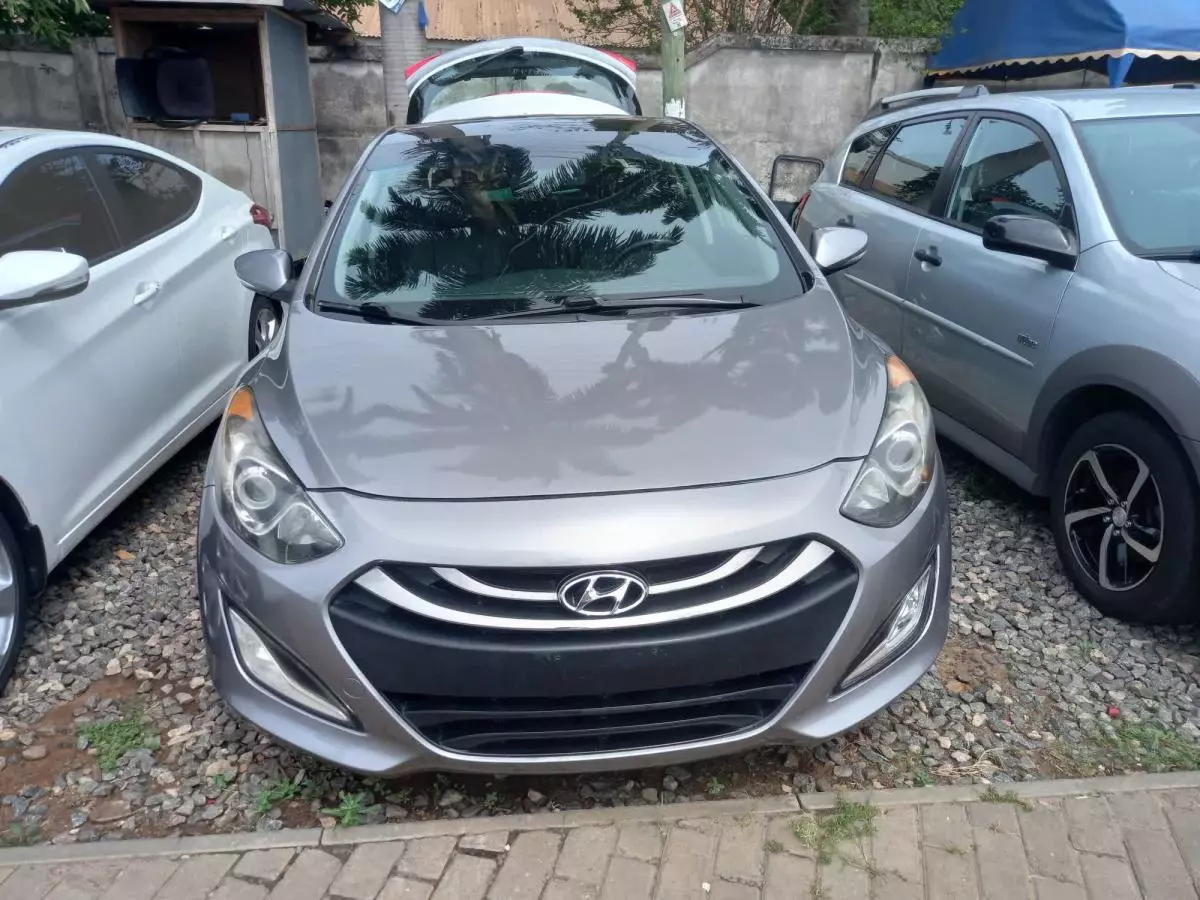 Hyundai Elantra   - 2014