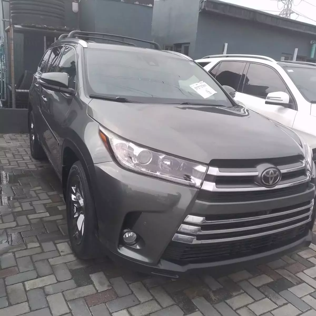 Toyota Highlander   - 2017