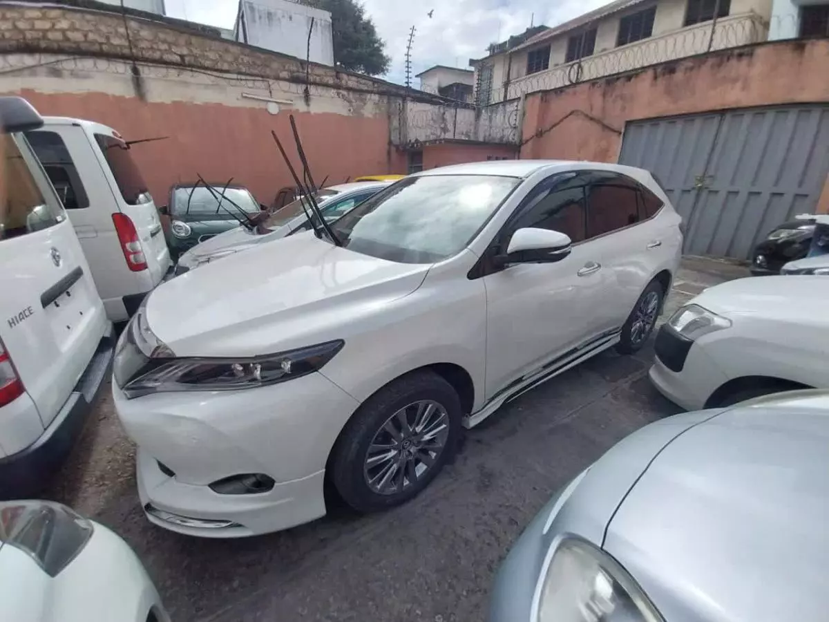 Toyota Harrier   - 2016