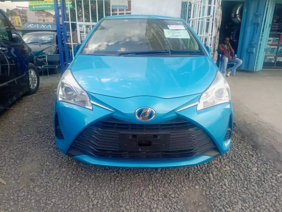 Toyota Vitz   - 2017