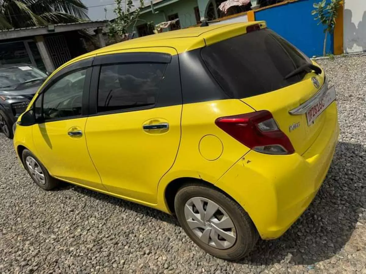 Toyota Vitz   - 2015