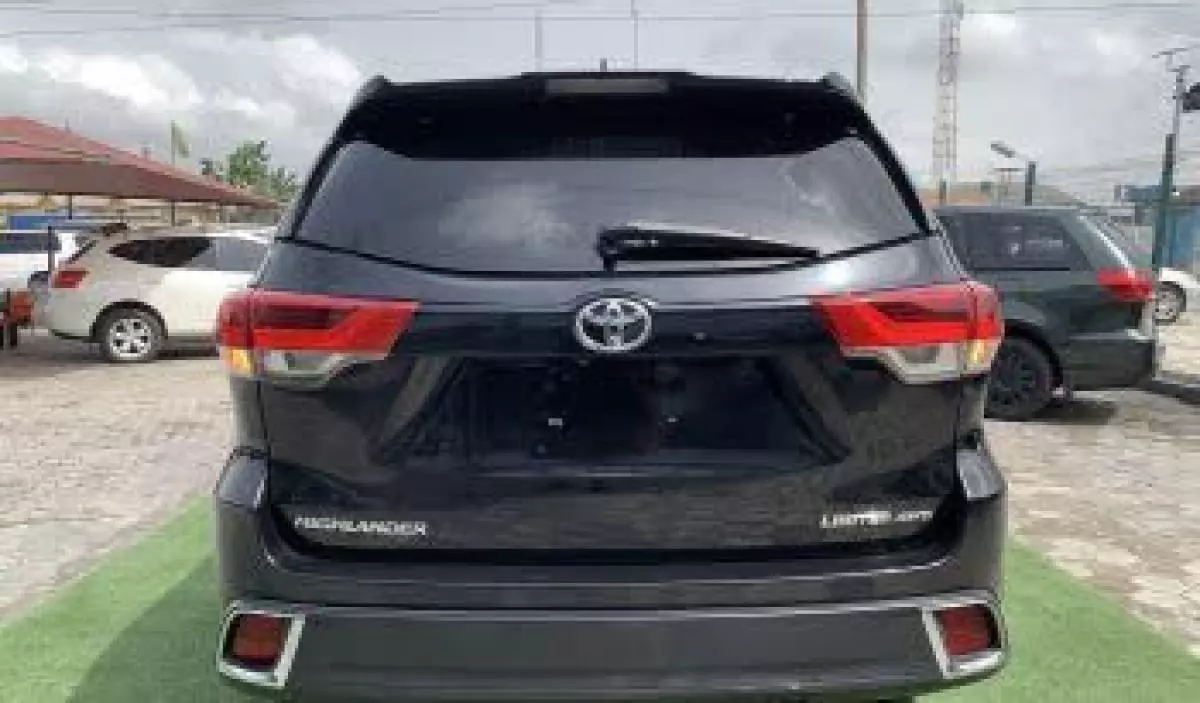 Toyota Highlander   - 2018