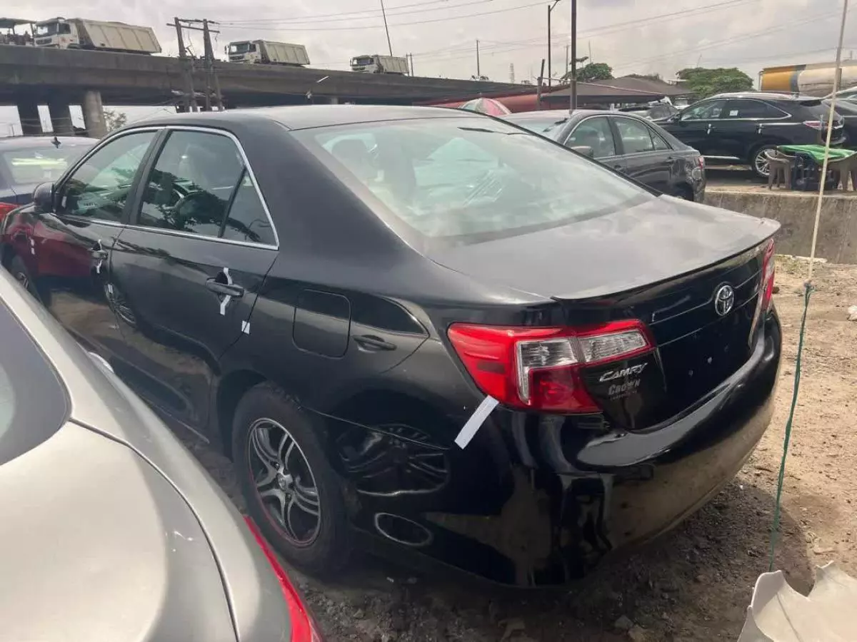 Toyota Camry   - 2014