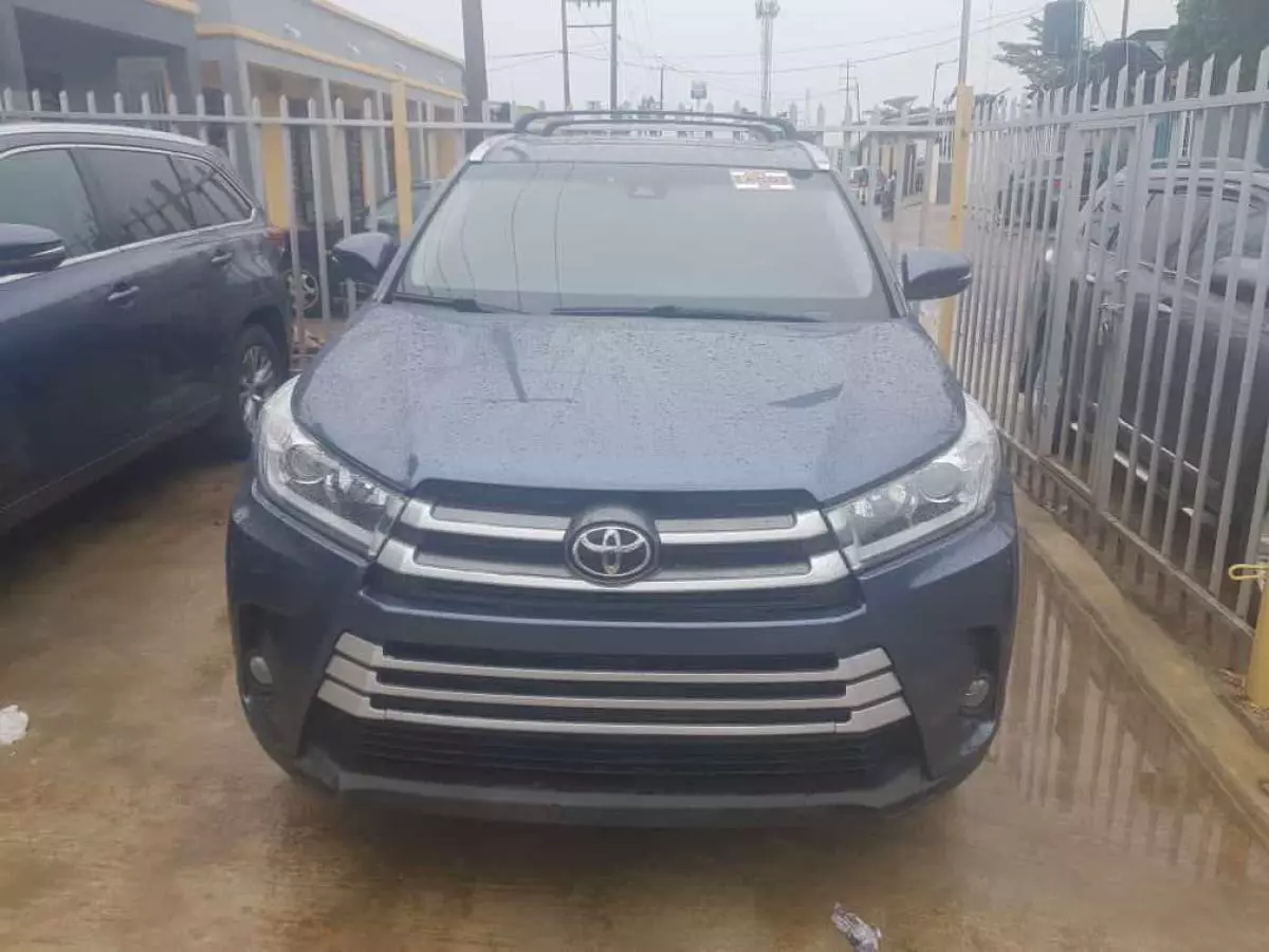 Toyota Highlander   - 2019