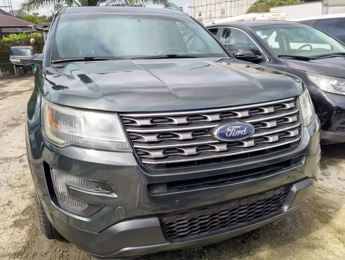 Ford Explorer   - 2016