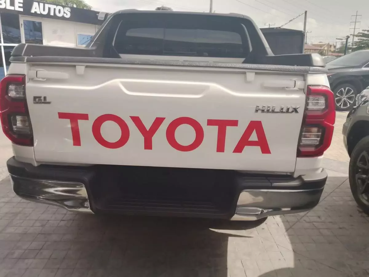 Toyota Hilux   - 2018