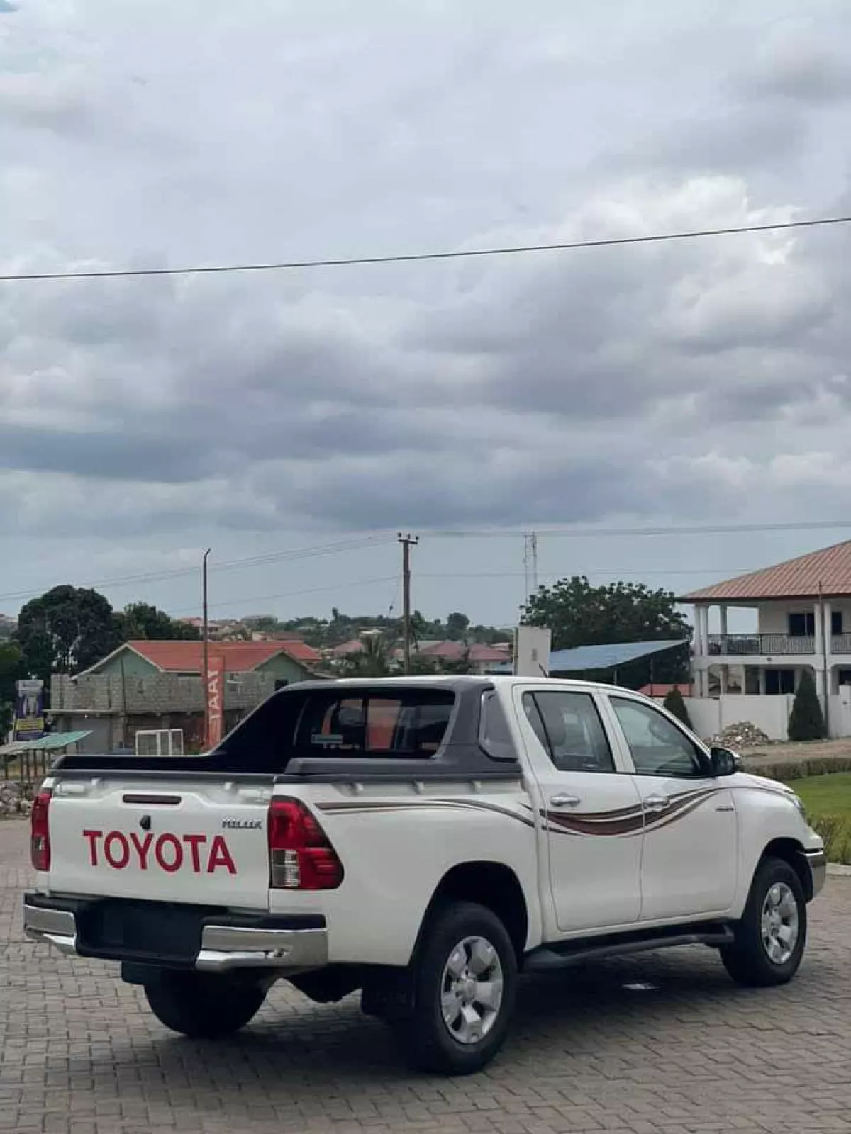 Toyota Hilux   - 2019