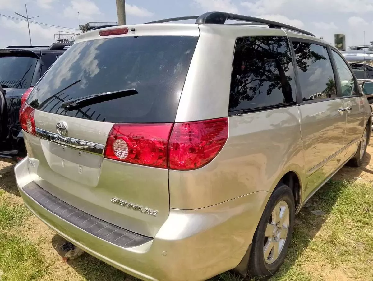 Toyota Sienna   - 2008