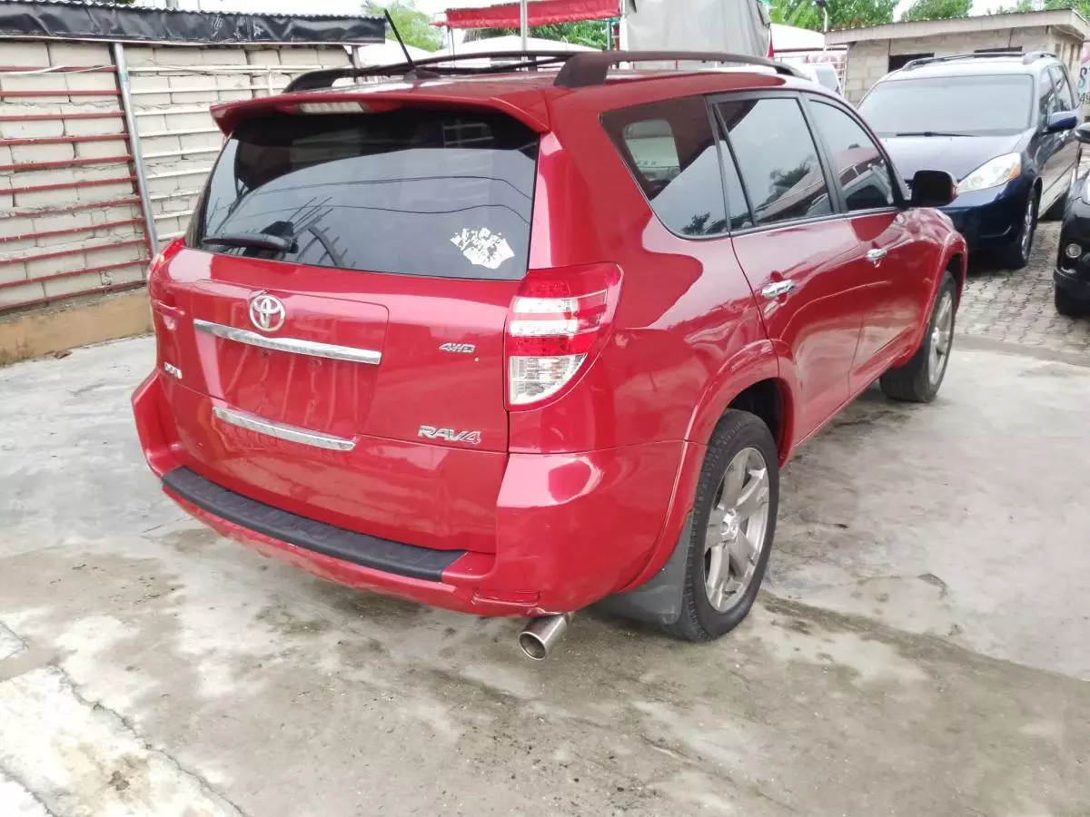 Toyota RAV 4   - 2010