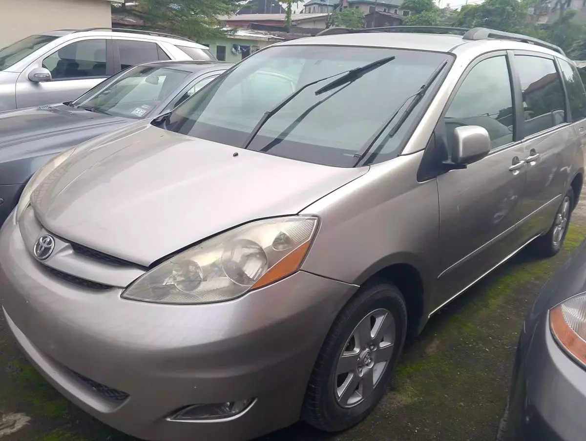 Toyota Sienna   - 2008