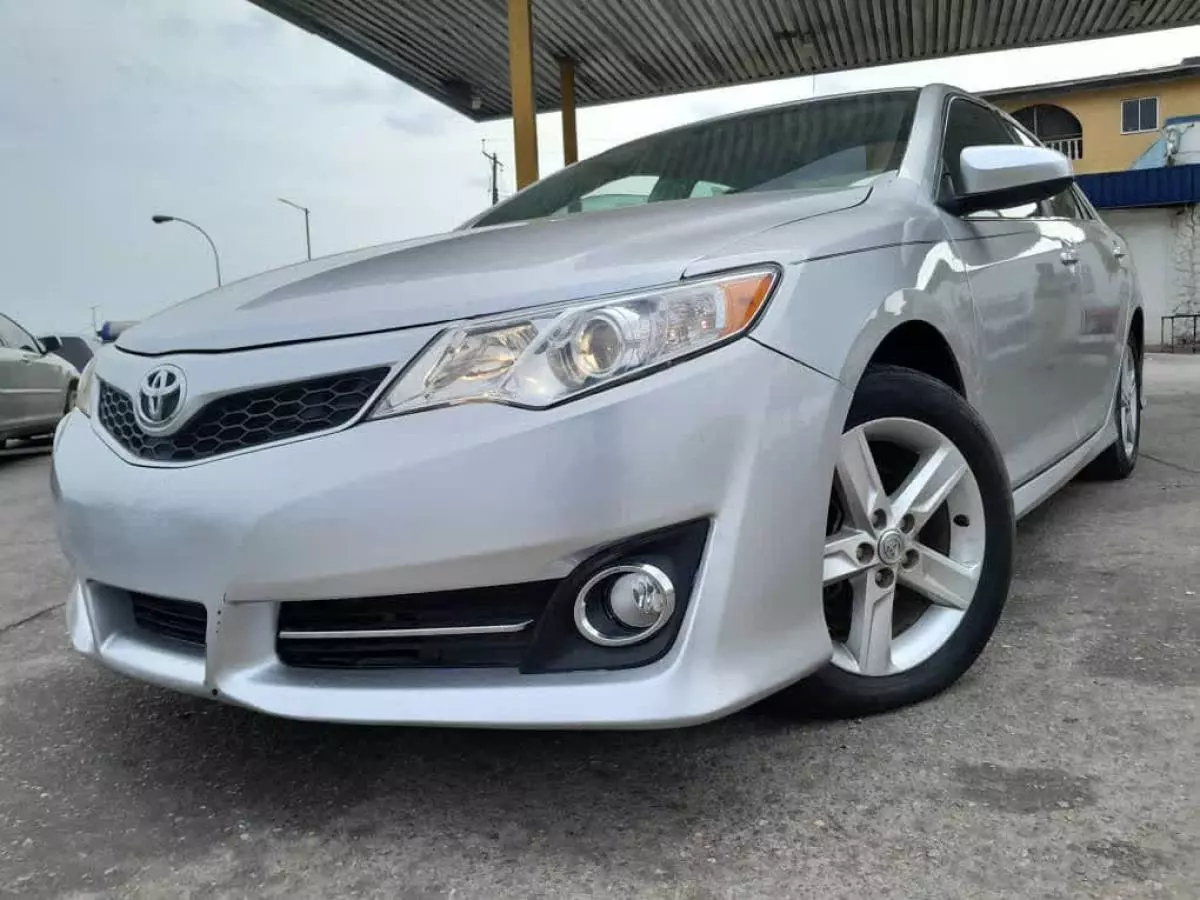 Toyota Camry   - 2012